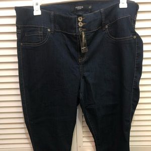 Torrid Cropped Jegging Dark Wash NWT Size 20